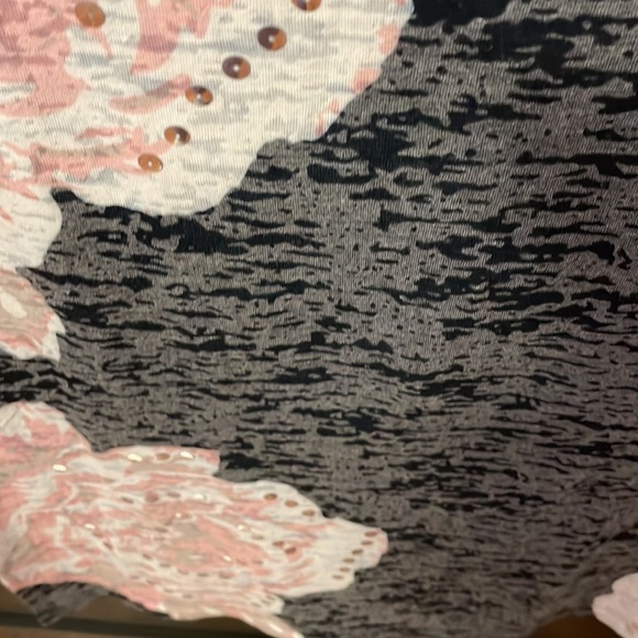 NEW INC embellished T-shirt w/ sequins. Black/pink/white/grey. Size M petite - Picture 4 of 9